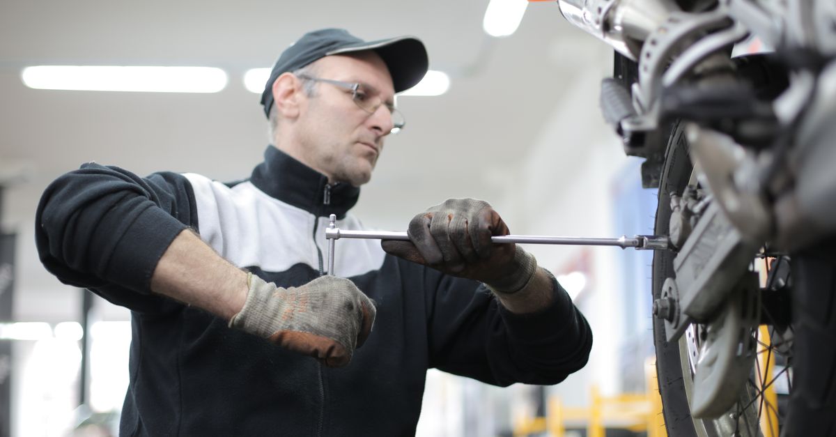 locksmith service technician — Manatee Locksmith